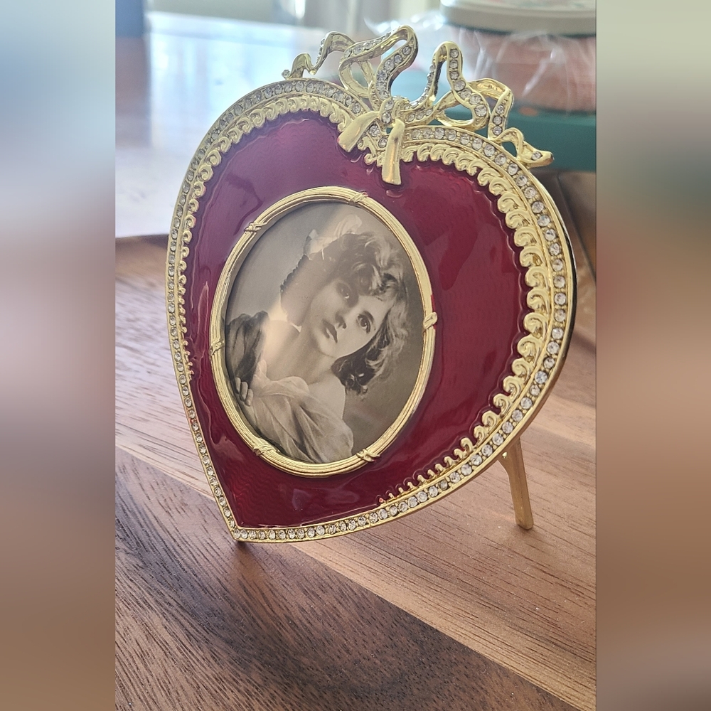 Red enamel heart frame with gold plate & rhinestones made by  Guilloche Royal❤️